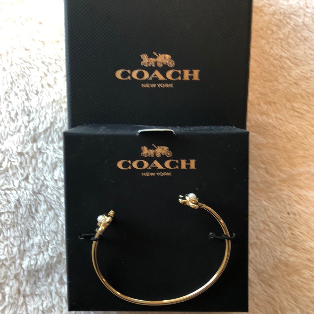 Coach goldtone pearl cuff bracelet (NWT)LAST ONE ! - Picture 2 of 8